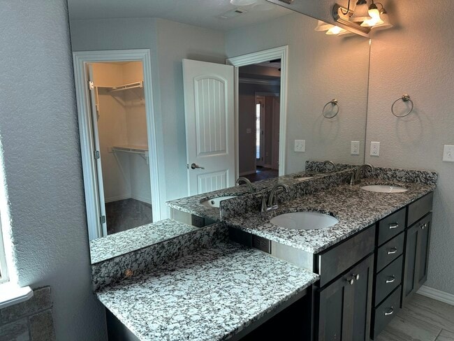 Building Photo - 4336 W Wales Dr