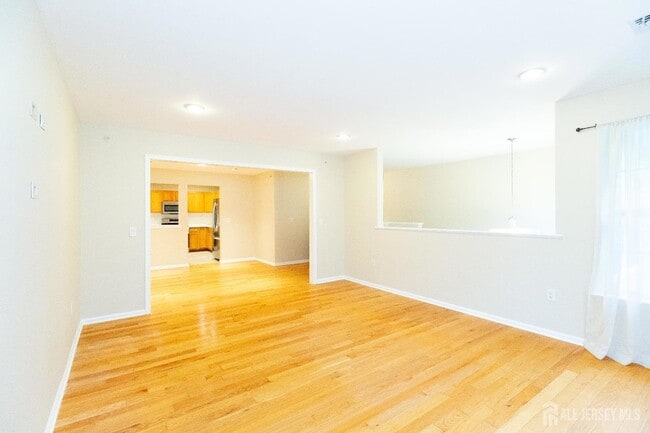 Building Photo - 127 Forest Dr