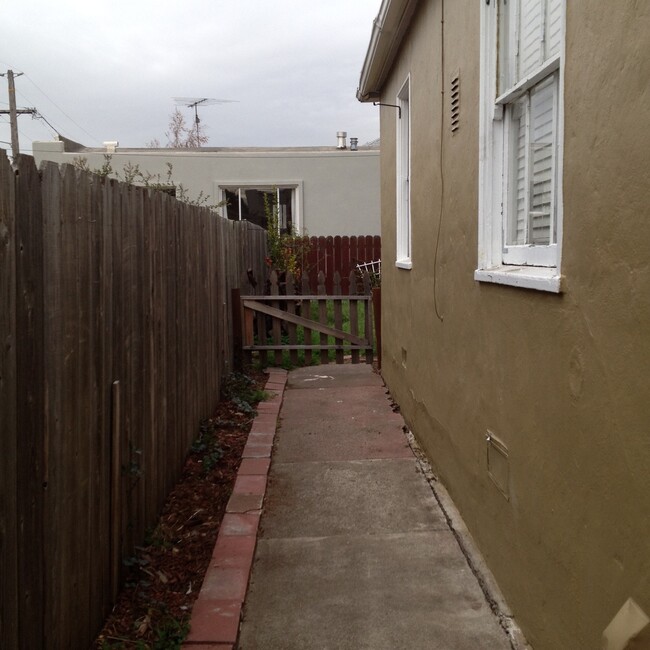 Building Photo - Cute Berkeley Single Family House