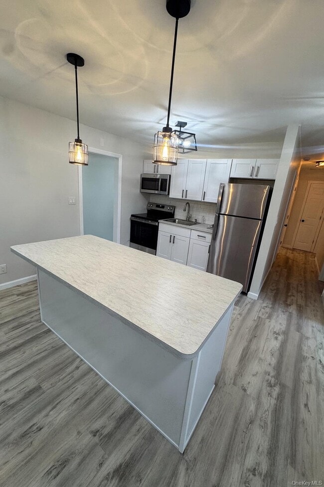 Building Photo - 1 Beachwood Dr