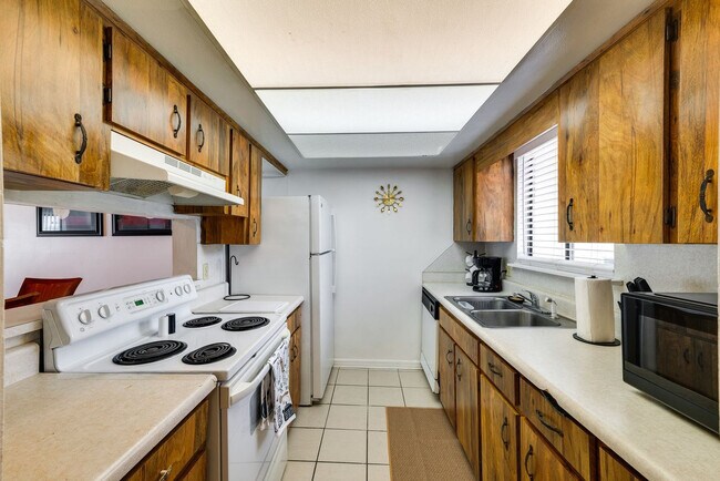 Building Photo - 929 Ariana St
