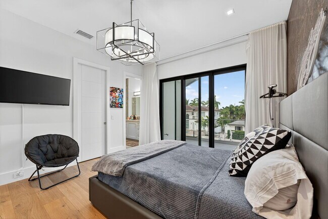 Building Photo - 785 NE 70th St