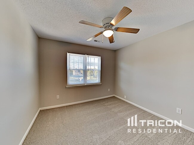 Building Photo - 701 Barbee Farm Dr