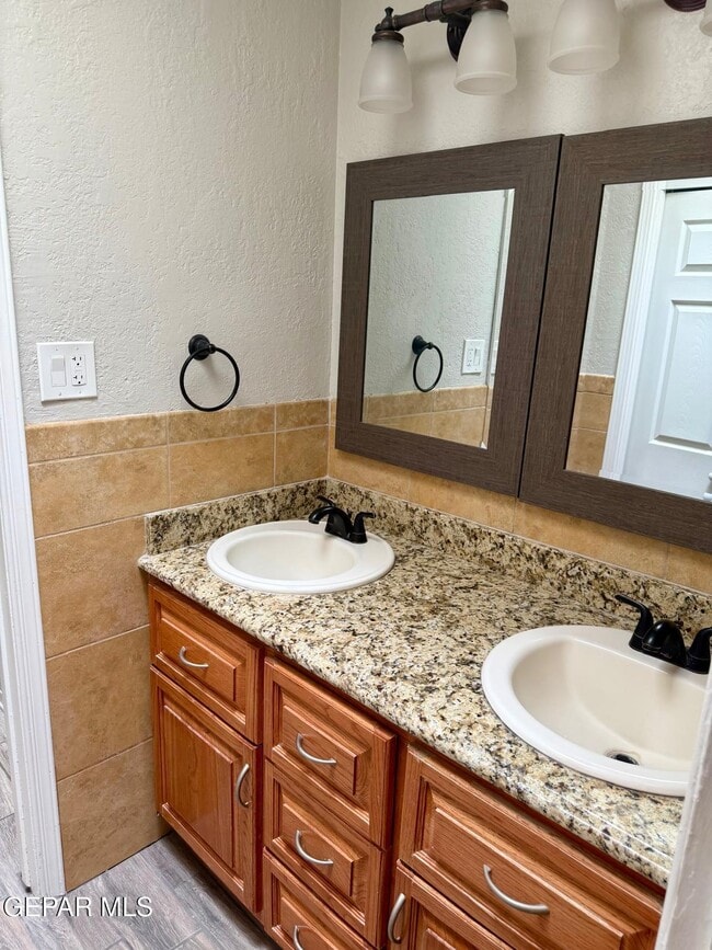 Building Photo - 4921 Vista Grande Cir
