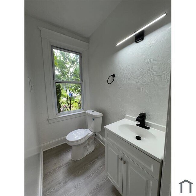 Building Photo - 3 Bedroom with Basement