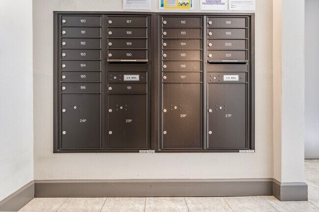 Building Photo - Riverplace Condominiums - 1 bed/1 bath corner unit w/parking/storage/balcony/fireplace