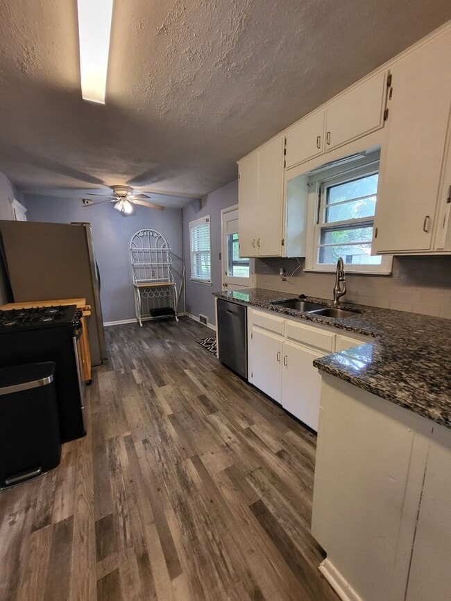 Building Photo - PRELEASING for Aug 7th! (3-4) Bedroom/(2) Bath Close to Campus!
