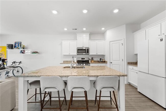 Building Photo - 575 Sausalito Walk