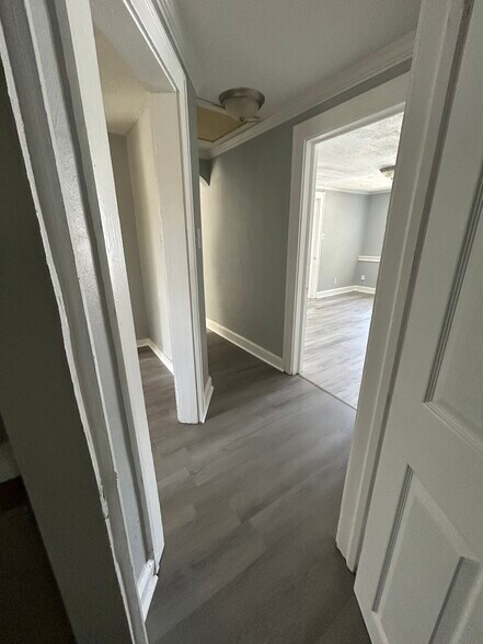 Building Photo - 3557 Evergreen Ave