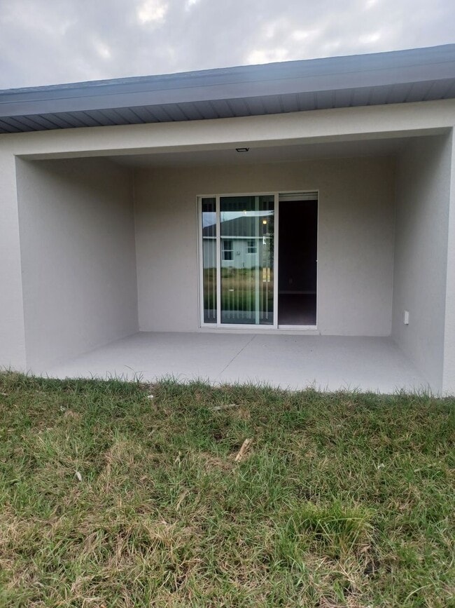 Building Photo - 3921 NE 15th Pl