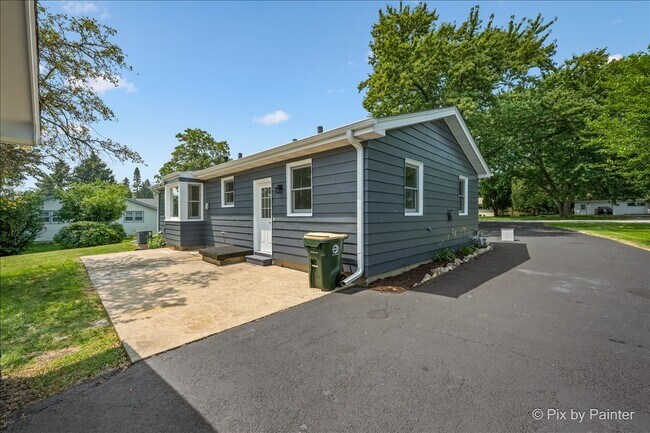 Building Photo - 355 Hilltop Dr