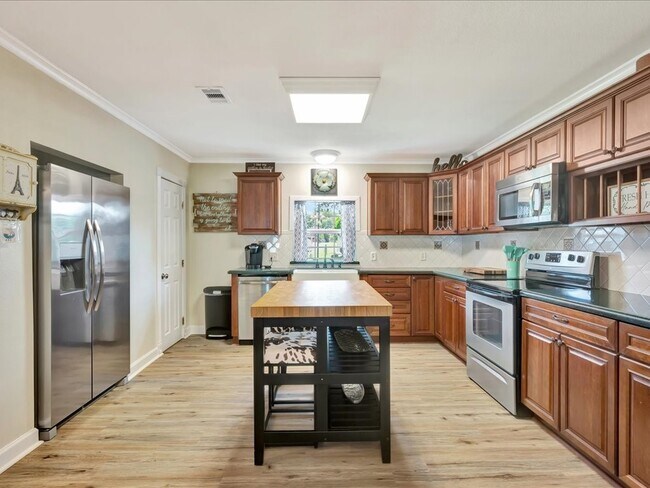 Building Photo - 683 Water View Dr