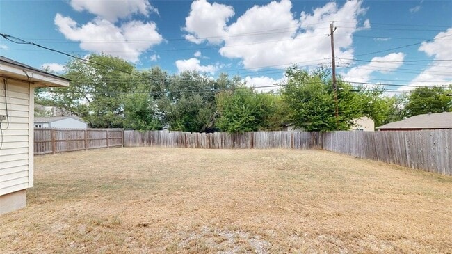 Building Photo - 1107 Braeswood Dr