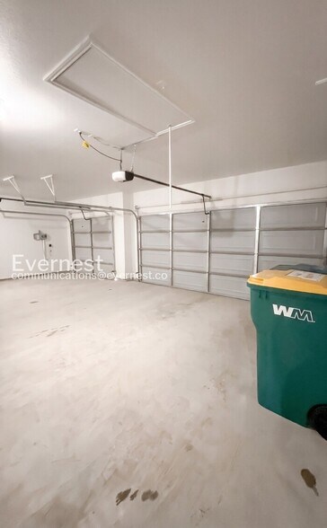 Building Photo - 870 Freedom Cir