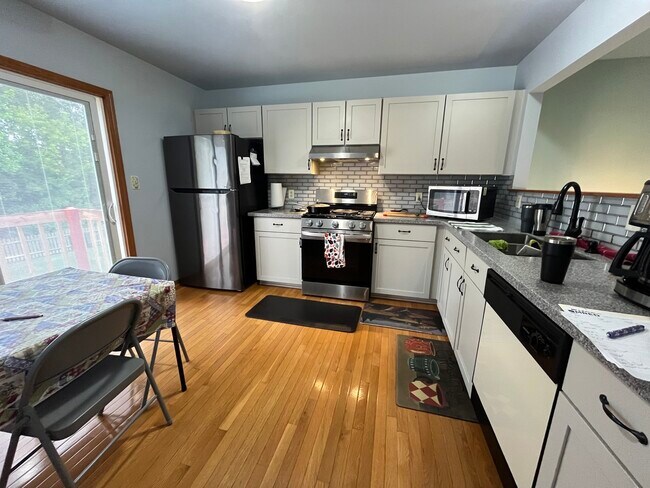 Building Photo - 965 Amberwood Pl