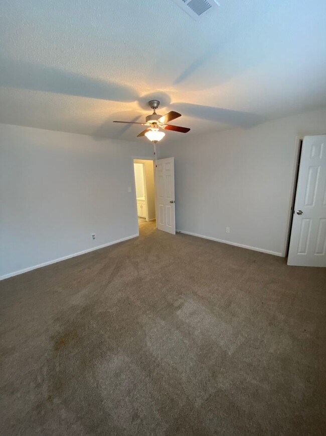 Building Photo - Ivy Street Duplex
