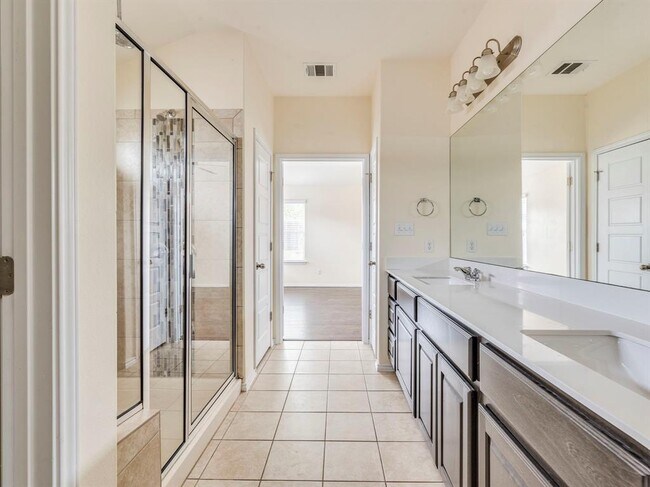 Building Photo - 120 Sawtooth Dr