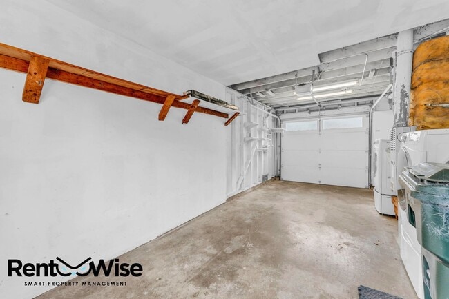 Building Photo - 110 Cuesta Dr