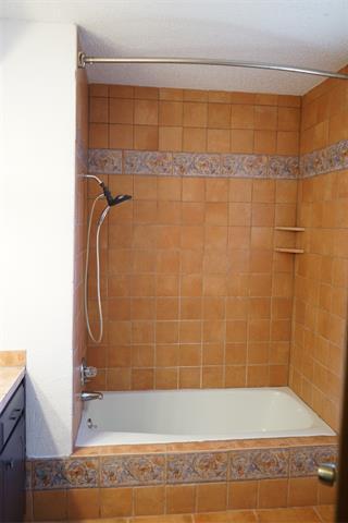 Building Photo - 3905 Glenbrook Dr