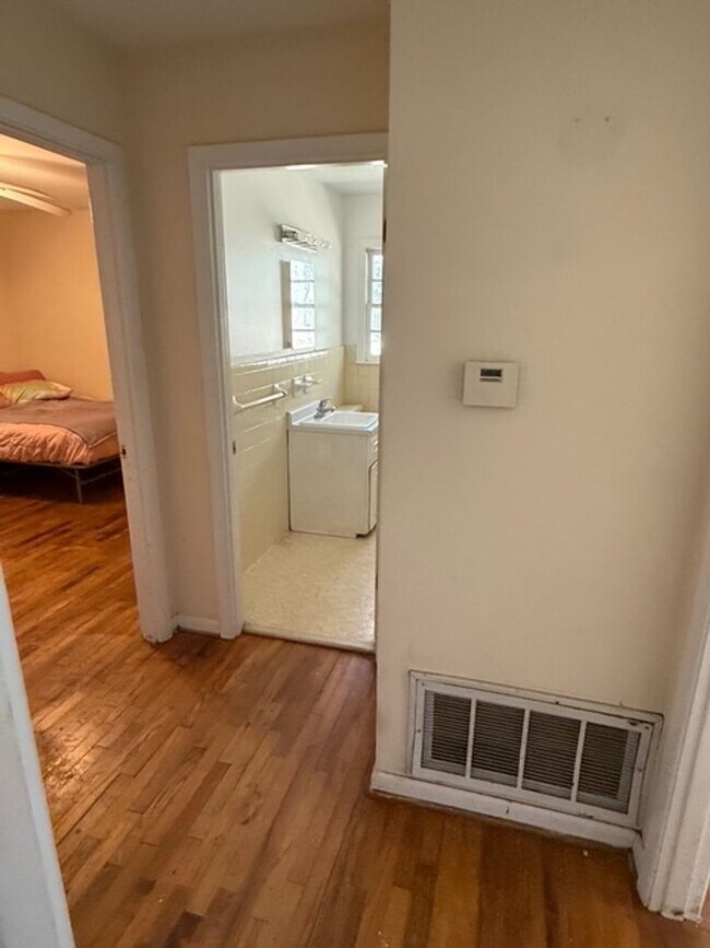 Building Photo - 10-12 Milledge Ct