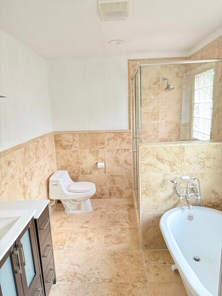 Building Photo - 3116 Coventry Ln