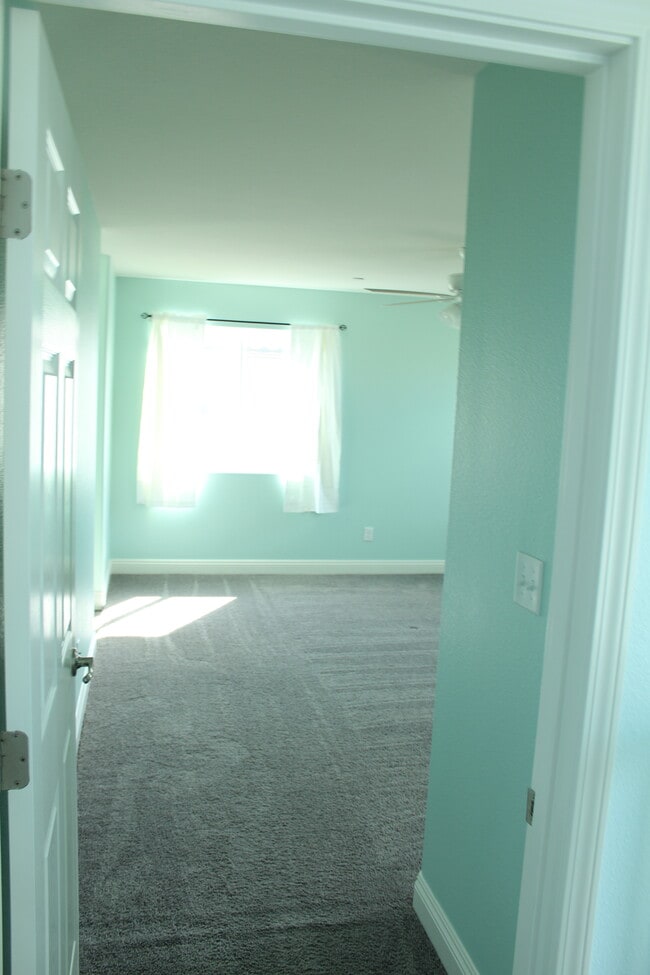 Building Photo - 4372 Ladera Dr