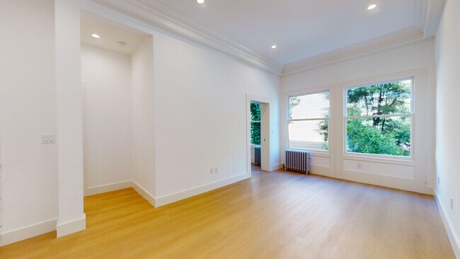 Building Photo - 550 Baker St