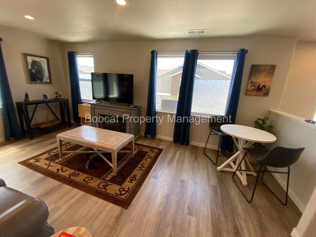 Building Photo - Nicely Furnished Townhome in Indian Hills