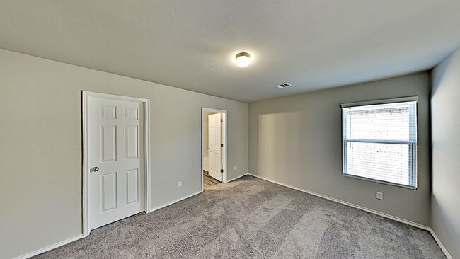 Building Photo - Very Nice 3 Bedroom 2 Bath Home in Yukon Schools