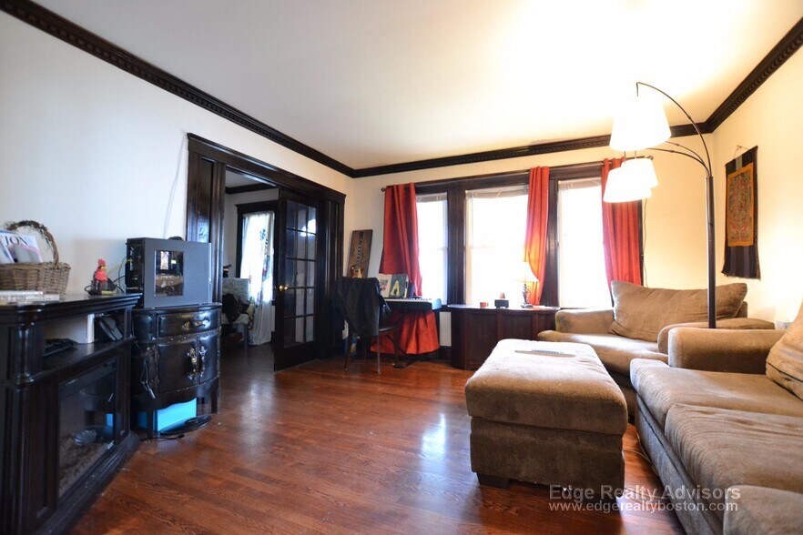 Building Photo - 70 Hobart St