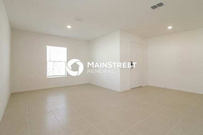 Building Photo - 4 Bedroom Pet-Friendly Home in Mascotte, FL with Main Street Renewal