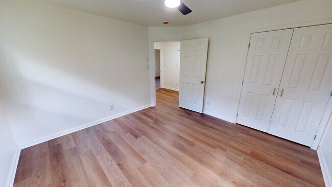 Building Photo - 424 Bridge View Ln