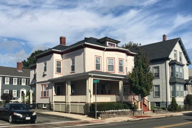 Outside - 82 Bridge St