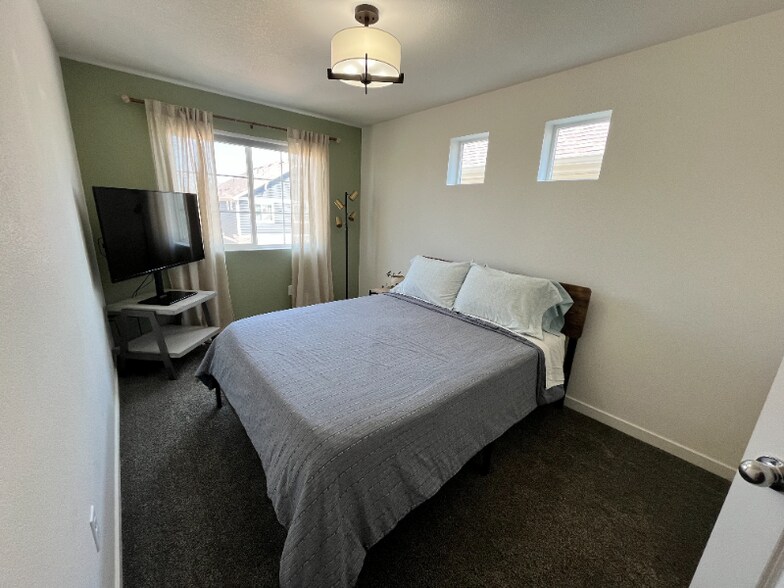 Building Photo - 6456 Glencullen View