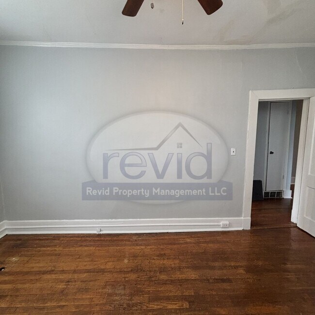 Building Photo - Move In Special! First Month Free!