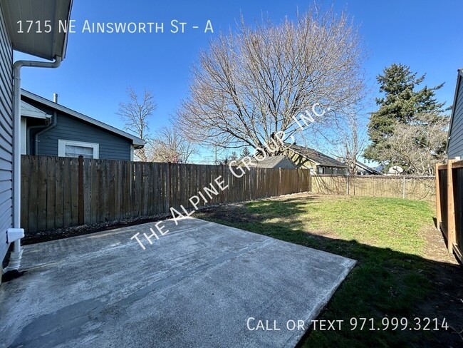 Building Photo - 3 Bedrooms in NE Portland!