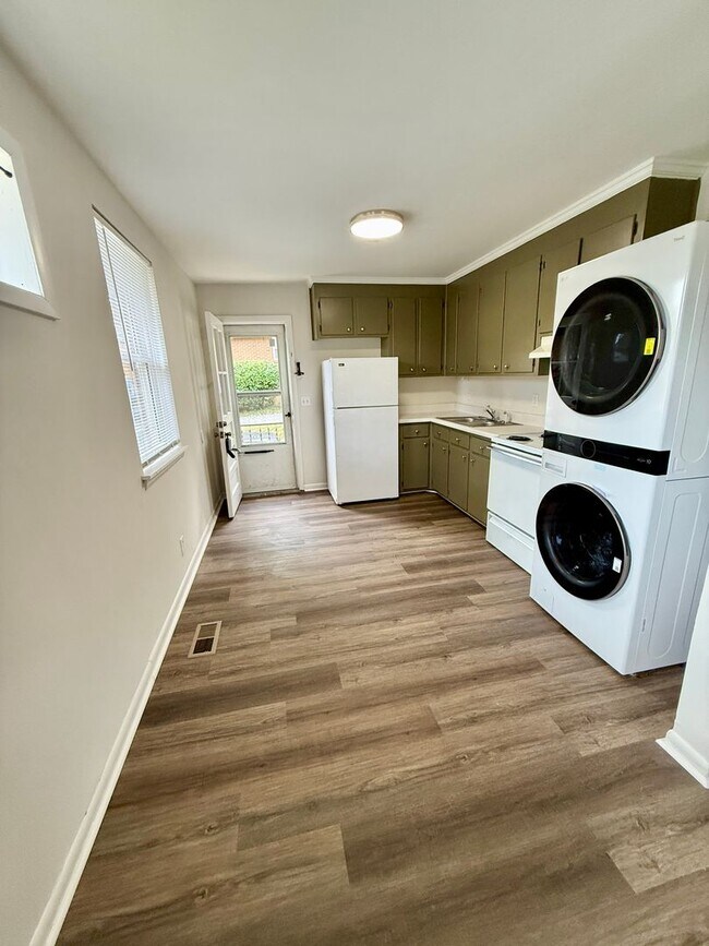 Building Photo - East Nashville 2 Bed $1550 Close to Shelby...