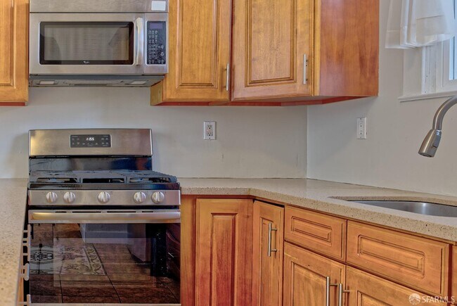 Building Photo - 1218 York St