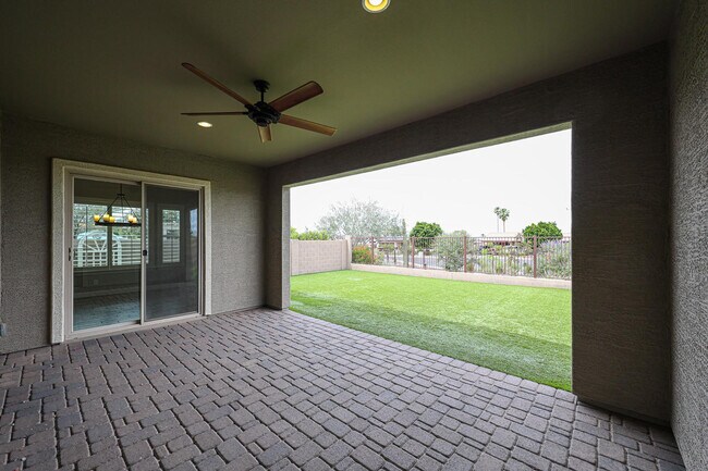 Building Photo - 1424 E Pedro Rd