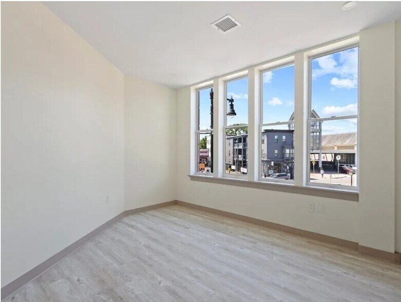 Building Photo - 400 Dorchester St