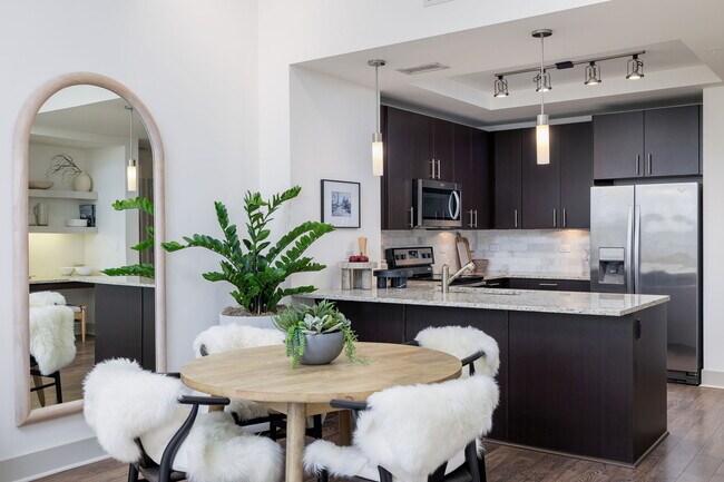 Building Photo - Northshore Austin