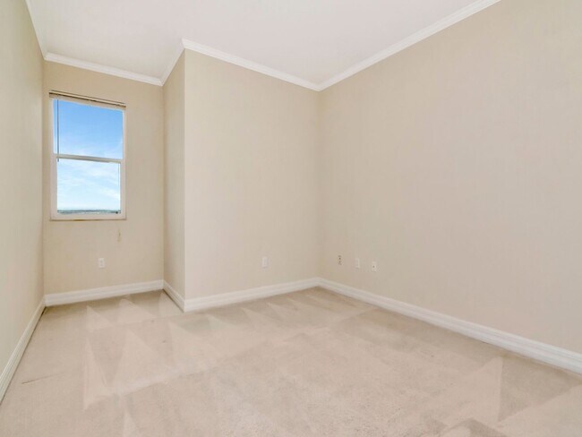 Building Photo - Waterfront Penthouse Living – Luxury 3 Bedroom / 2 Bath Condo on the Water