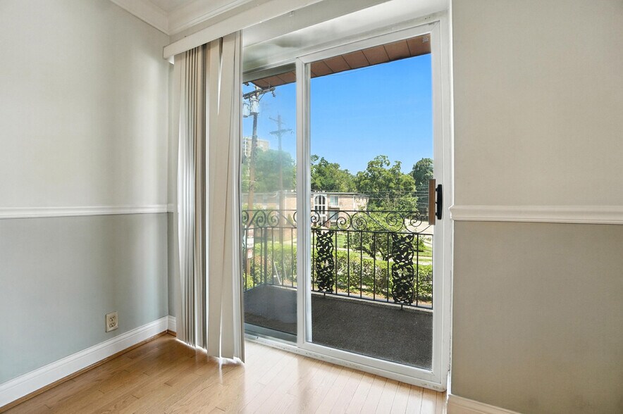 Building Photo - 2270 Madison Rd