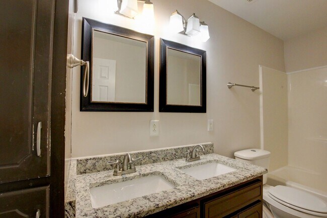 Building Photo - 3 bed 2 bath w sweet basement.  Go