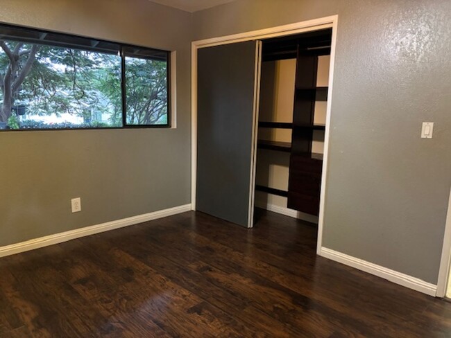 Building Photo - 2 Bedroom/2 Bathroom with Gorgeous Lanai a...