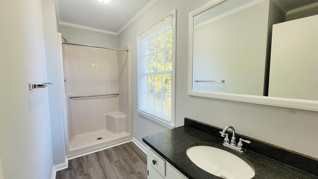 Building Photo - 830 Larch Way