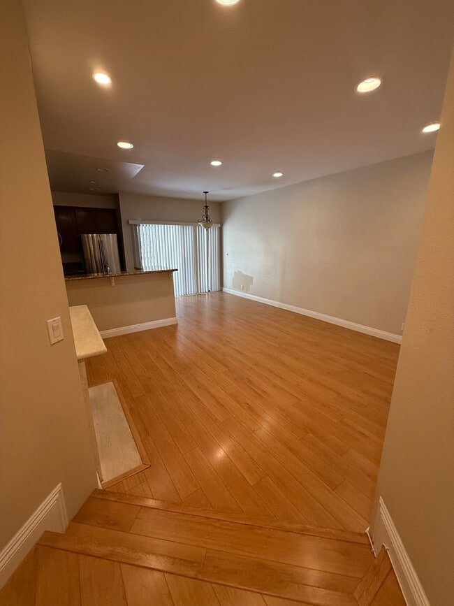 Building Photo - 1 Bed / 1 Bath Gem