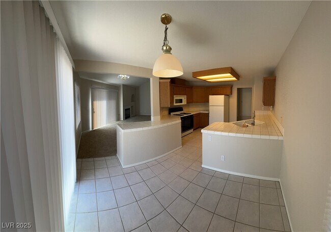 Building Photo - 7273 Vista Bonita Dr