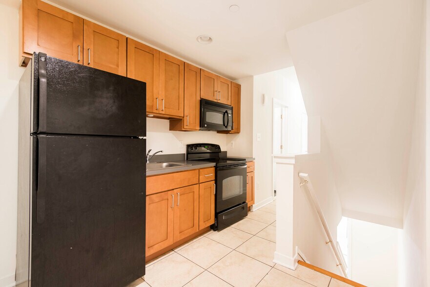Primary Photo - 1740 N Sydenham St