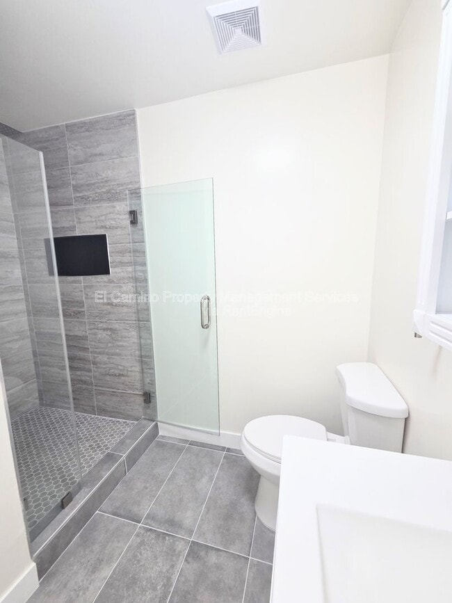 Building Photo - 5662 Cathy Ln